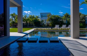 house with pool with relaxation and sunbathing areas